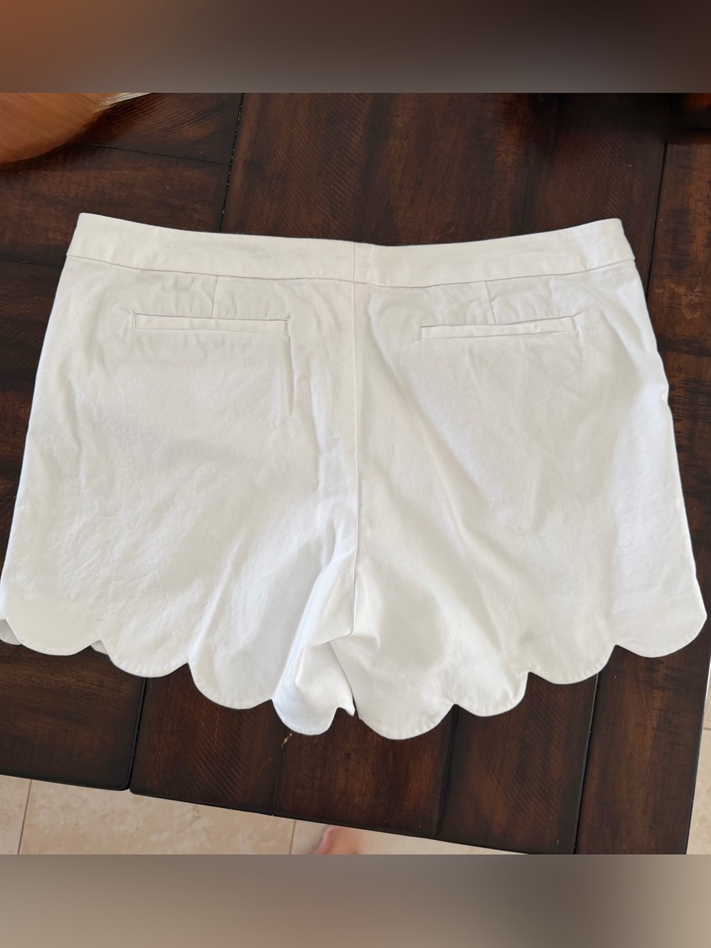 Lilly Pulitzer White Scallop-Hem Shorts. EEUC - Picture 3 of 6